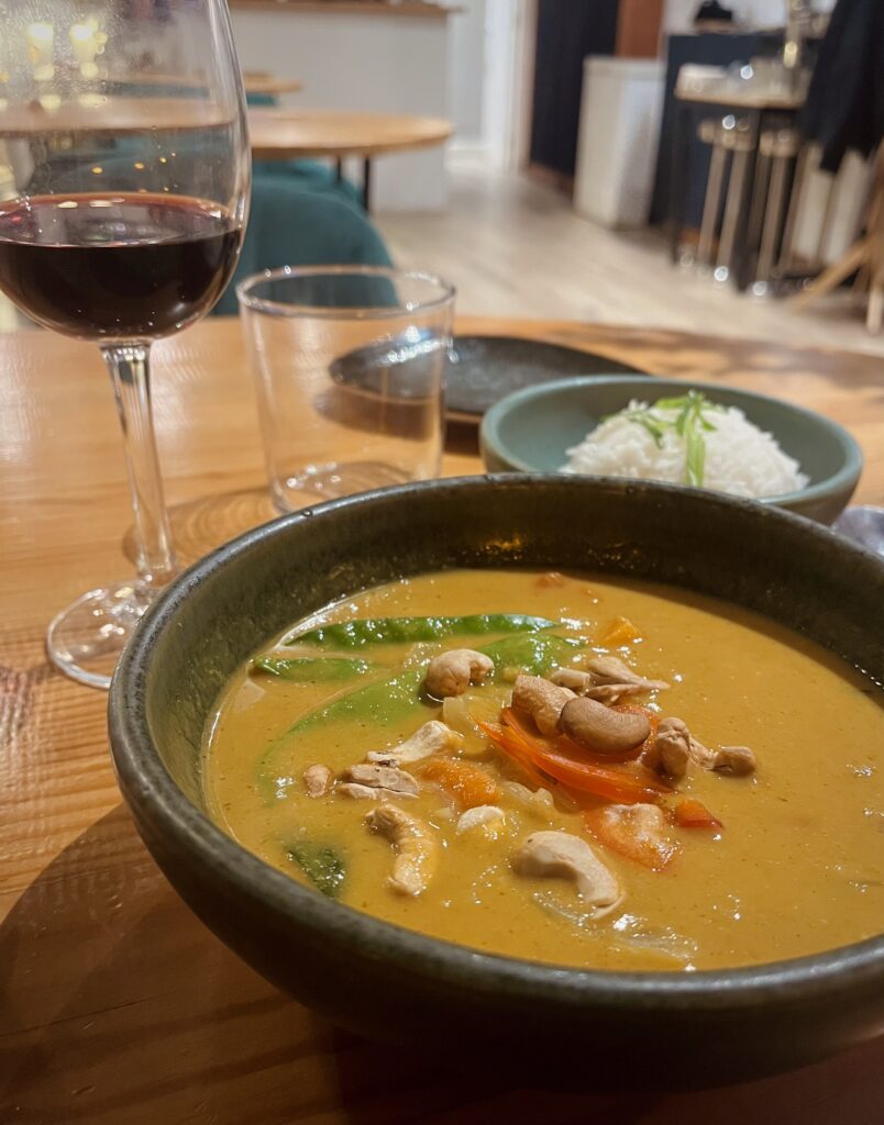 vegan Barcelona - roots and rolls restaurant